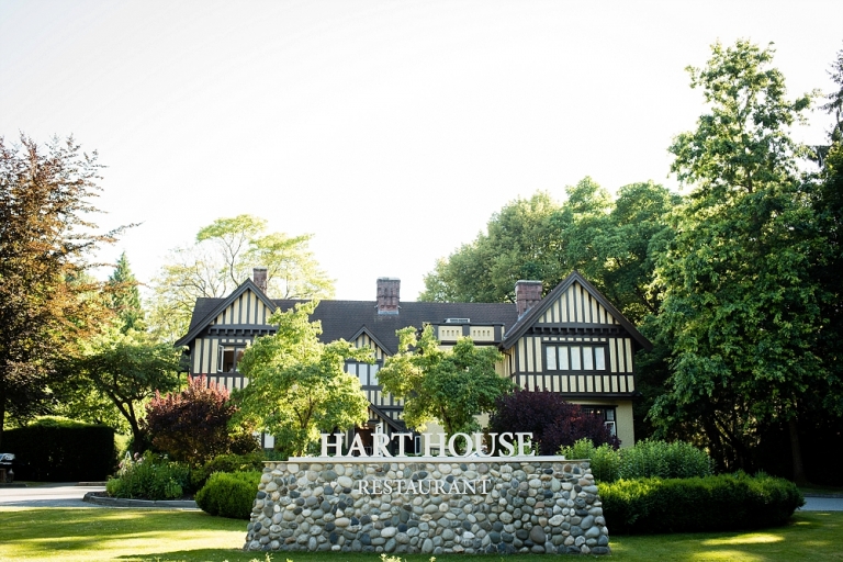 photo of the front of the Hart House Restaurant
